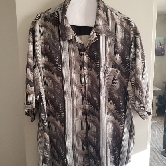 Tommy Bahama Tropical Button-down Hawaiian Shirt - Picture 2 of 5